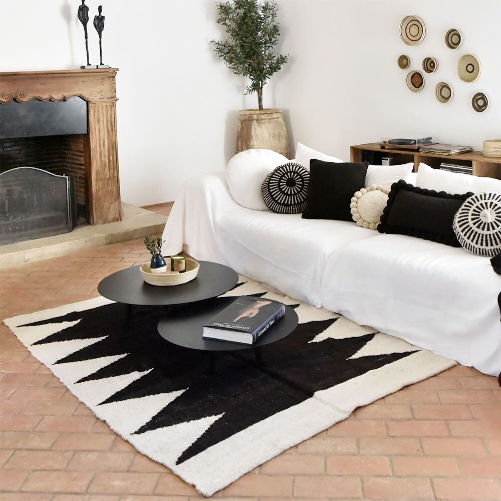 ambiance-2-tapis-laine-noir-finca-home Tapis en laine noir et beige Finca Home