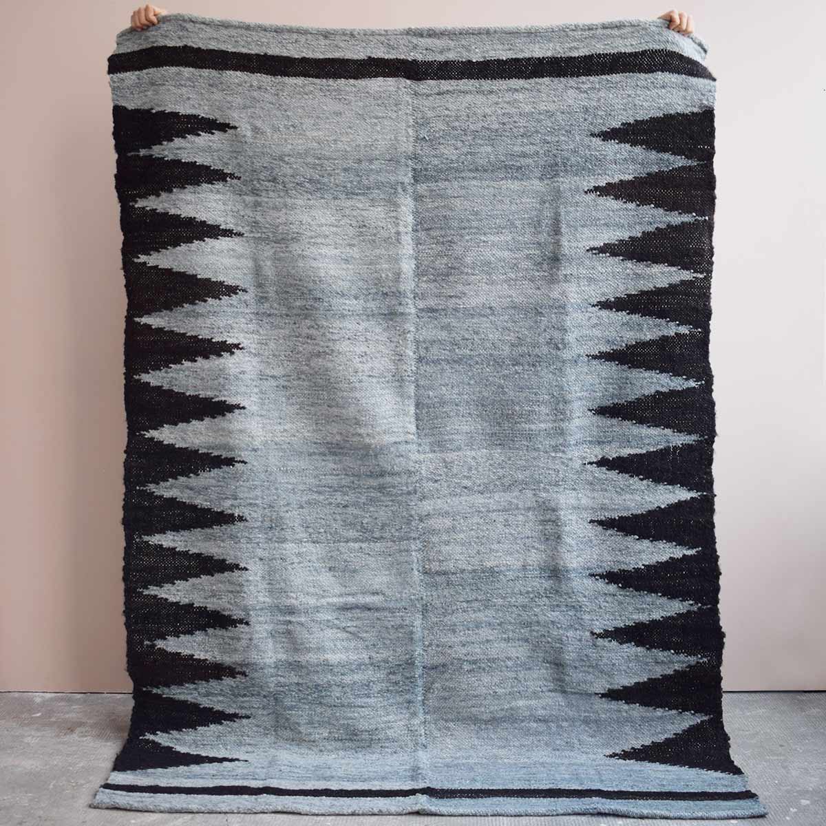 tapis-laine-gris-finca-home Tapis en laine gris et noir Finca Home