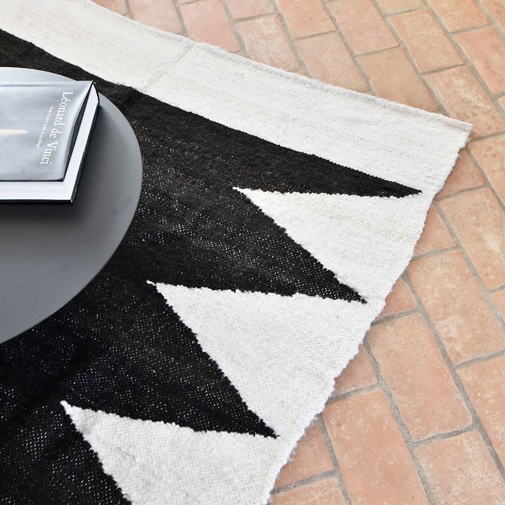 zoom-tapis-laine-noir-finca-home Tapis en laine noir et beige Finca Home