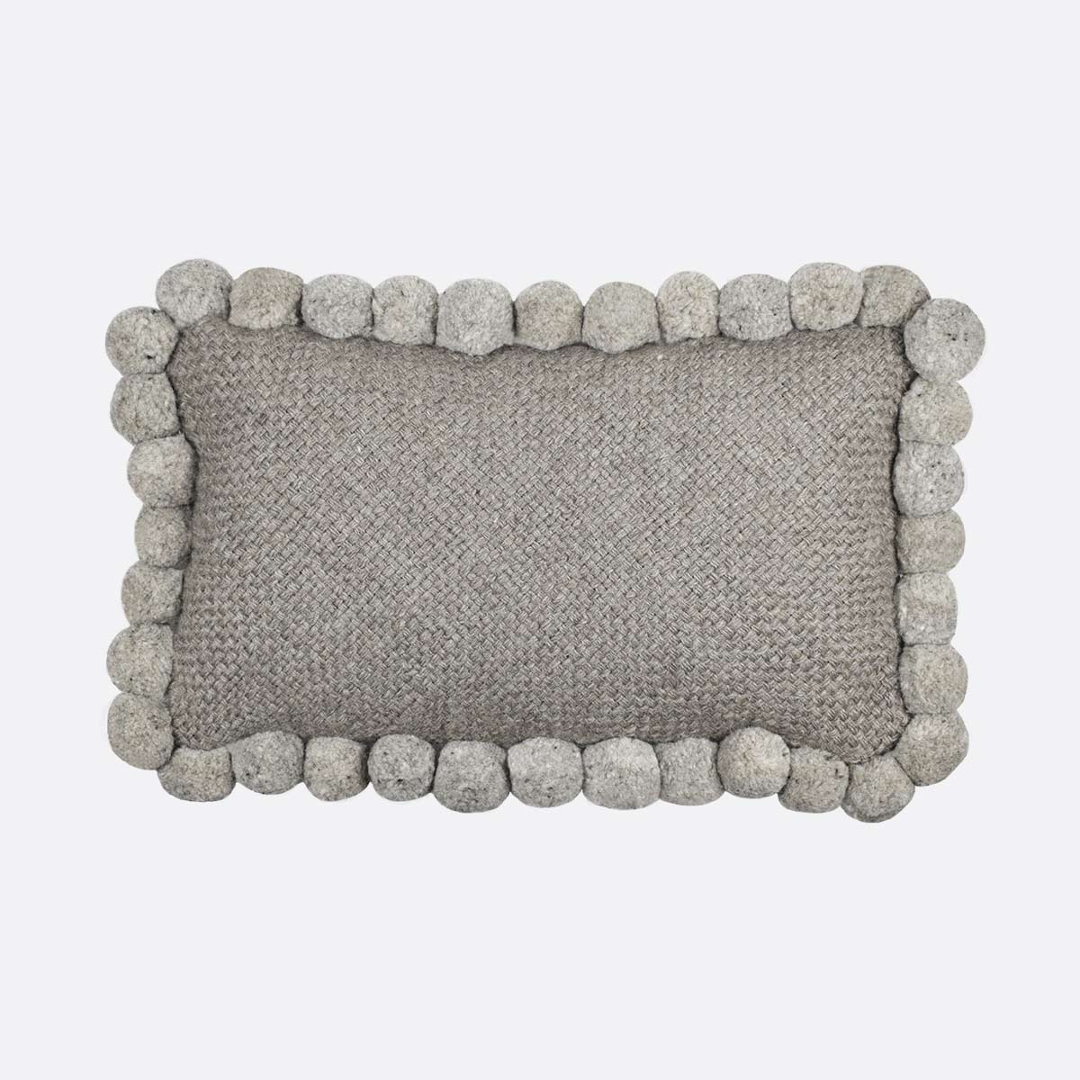 coussin-pompons-30x60-gris-finca-home Coussin ethnique à pompons 30x60cm gris Finca Home