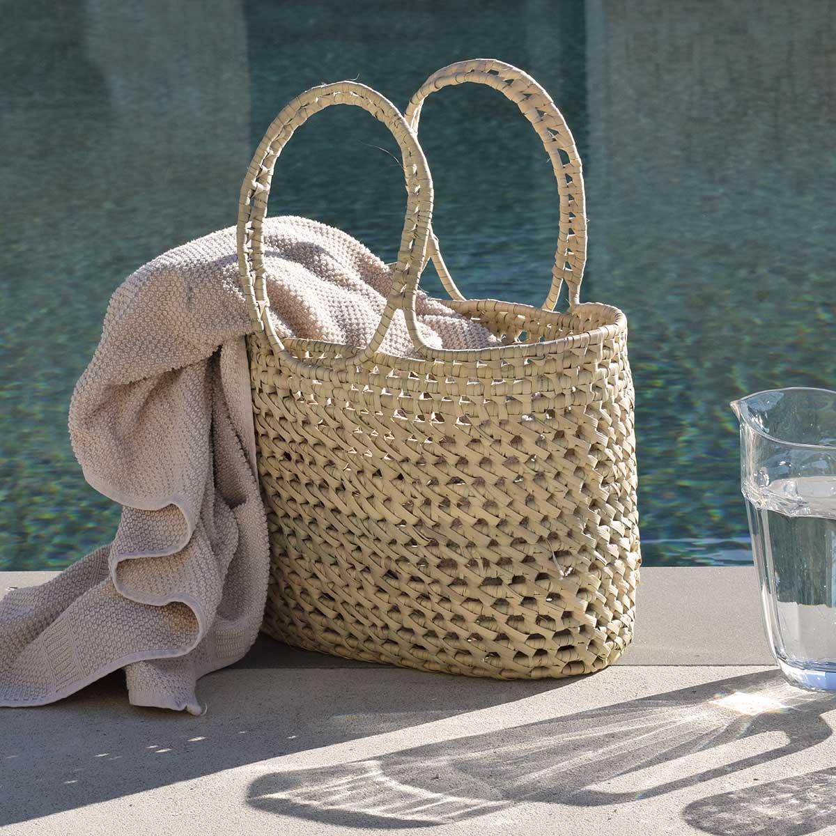 panier-palmier-tresse-l-finca-home-lifestyle Panier en palmier tressé L Finca Home