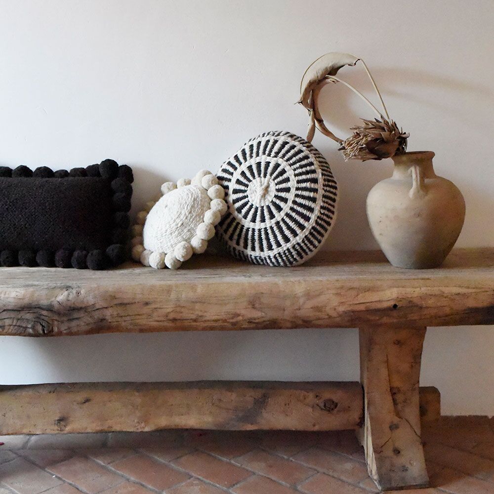 ambiance-coussin-ethnique-rond-motif-noir-blanc-finca-home Coussin ethnique noir et blanc Finca Home