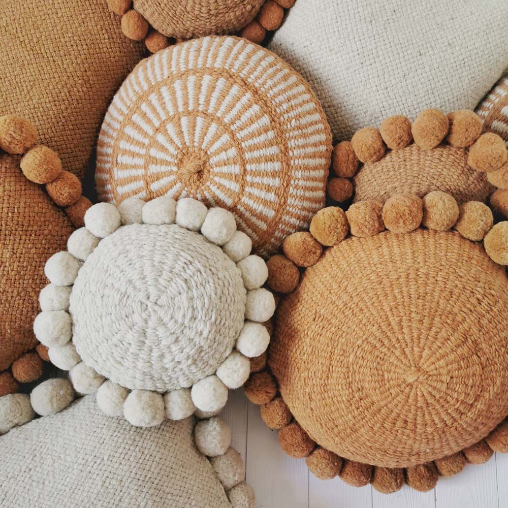 ambiance-coussin-rond-blanc-ocre-finca-home Coussin ethnique blanc et ocre Finca Home