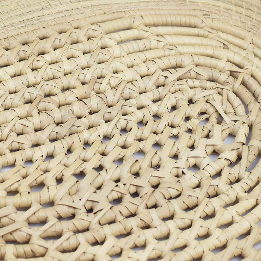 zoom-plateau-tresse-ovale-fibres-vegetales-finca-home Plateau tressé ovale en palmier Finca Home - Zoom