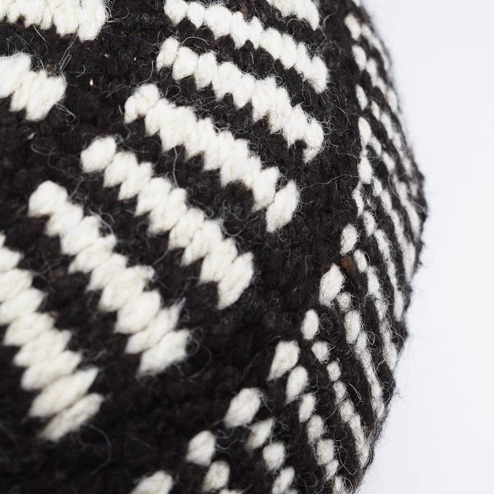 zoom-coussin-rond-motif-noir-finca-home Coussin ethnique rond motif noir Finca Home - Zoom