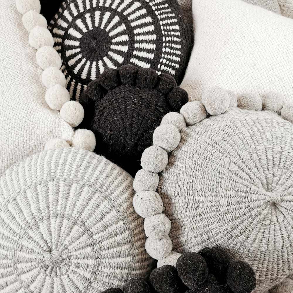 ambiance-coussin-rond-noir-blanc-finca-home Coussin ethnique noir et blanc Finca Home