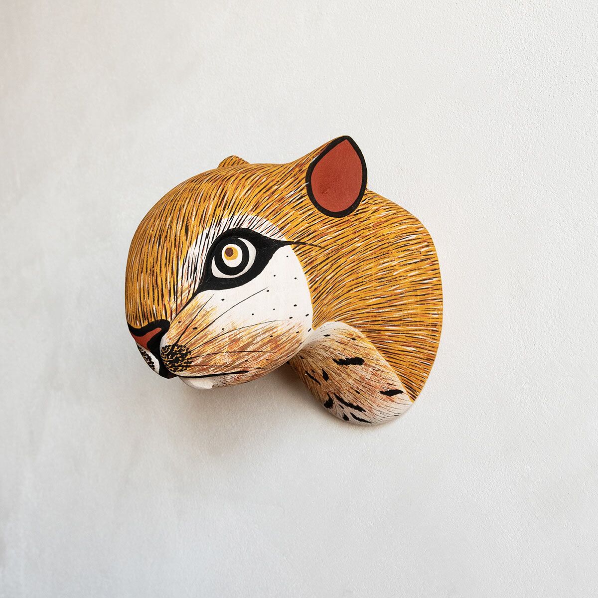 sculpture-murale-bois-ecureuil-finca-home-01 Trophée mural en bois écureuil Finca Home