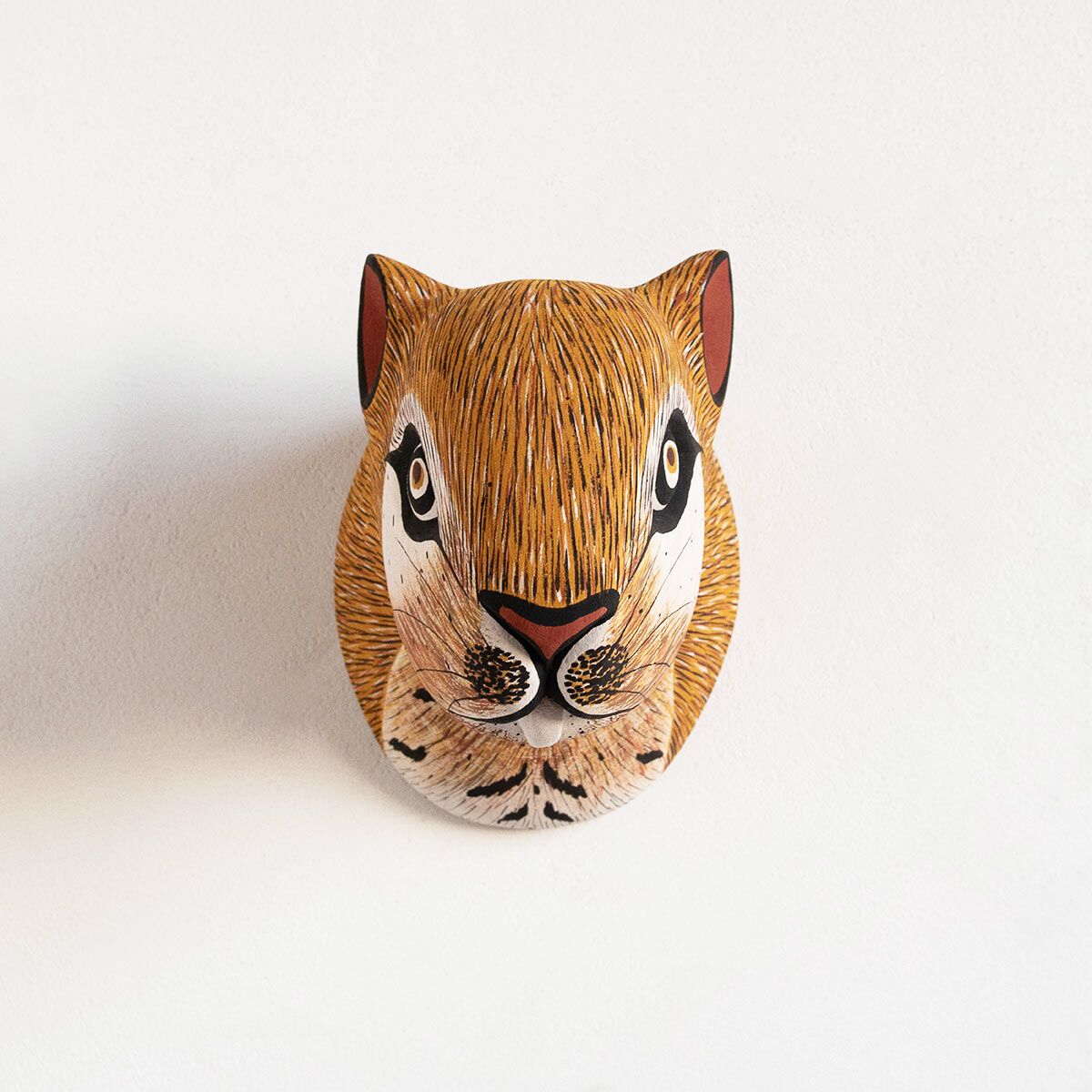 sculpture-murale-bois-ecureuil-finca-home-02 Trophée mural en bois écureuil Finca Home